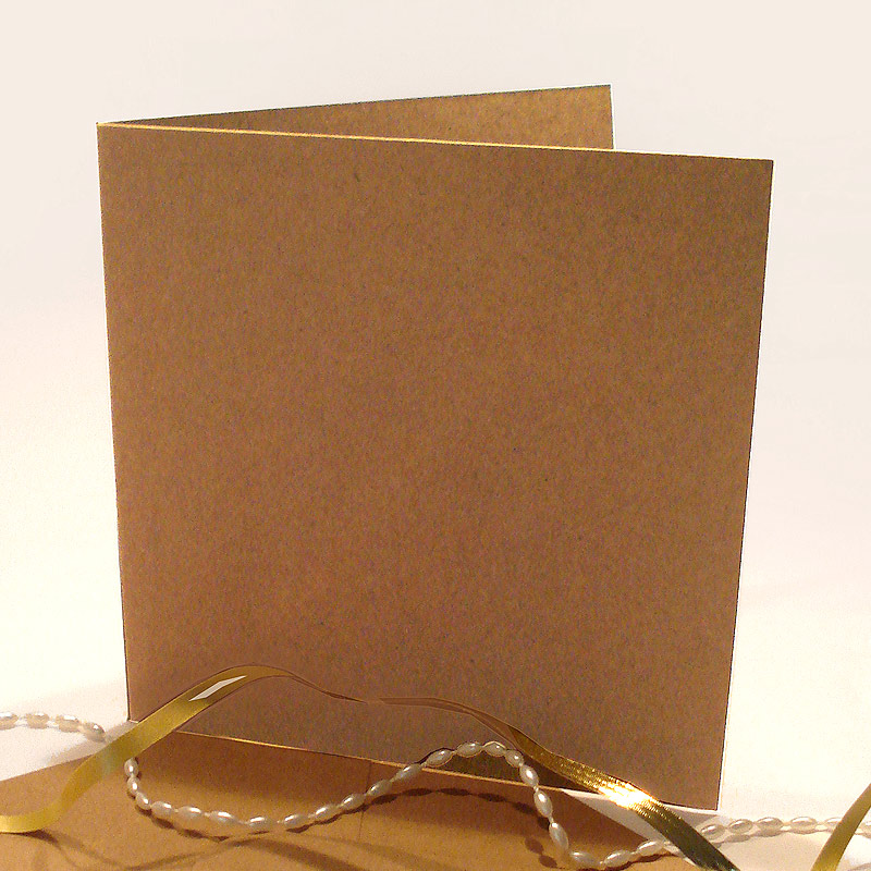 Six plain brown square cards and envelopes.
6 x 13.5cm x 13.5cm cards and envelopes.