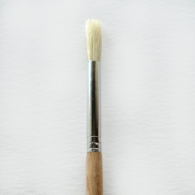 Small standard natural bristle stencil brush for small detailed stencilling, stippling and spattering.
1 x 1/4